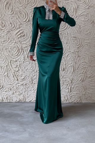 Jeweled Elegance: Satin Hijab Evening Dress with Sleeves and Stones on the Collar, Emerald Green