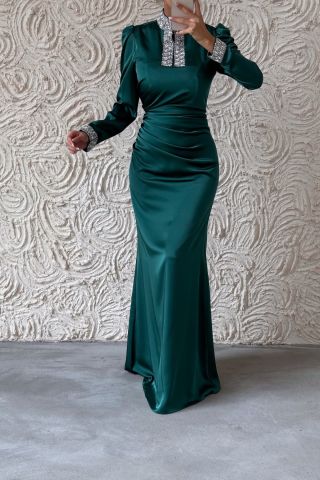 Jeweled Elegance: Satin Hijab Evening Dress with Sleeves and Stones on the Collar, Emerald Green