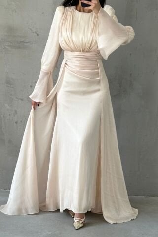 فستان سهرة حجاب جانجان بتفاصيل دراب وركيب لون بيج