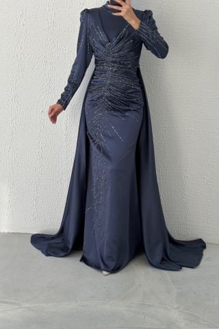 İnce İşlemeleriyle Zariflik Katan Saten Tesettür Abiye Lacivert