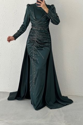 İnce İşlemeleriyle Zariflik Katan Saten Tesettür Abiye Yeşil