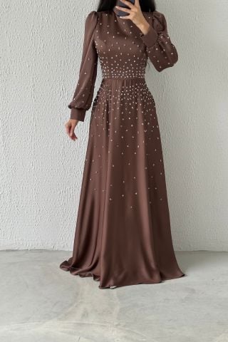 Boydan Zarif Taş Detaylı Saten Tesettür Abiye Kahverengi