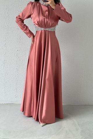 Taş Detaylı Üstü Büzgülü Saten Tesettür Abiye Pudra