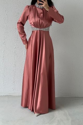 Taş Detaylı Üstü Büzgülü Saten Tesettür Abiye Pudra