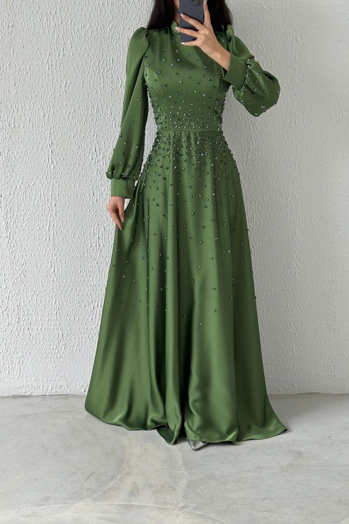 Boydan Zarif Taş Detaylı Saten Tesettür Abiye Haki