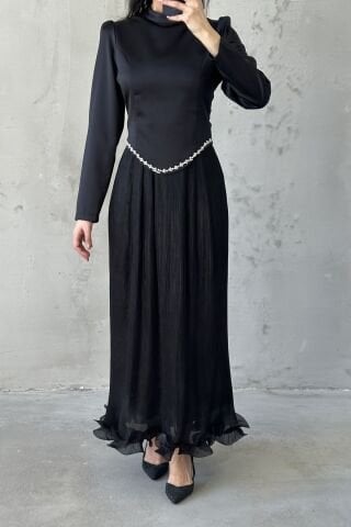 فستان سهرة أسود من فيرا حجاب