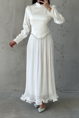 فستان سهرة أبيض من فيرا حجاب