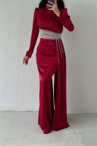 Taş Detaylı Kuyruğuyla Şık Saten Tesettür Abiye Bordo