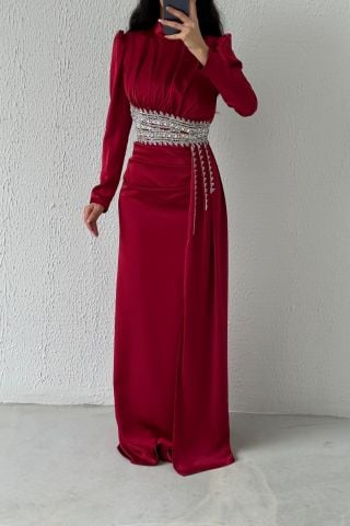 Taş Detaylı Kuyruğuyla Şık Saten Tesettür Abiye Bordo