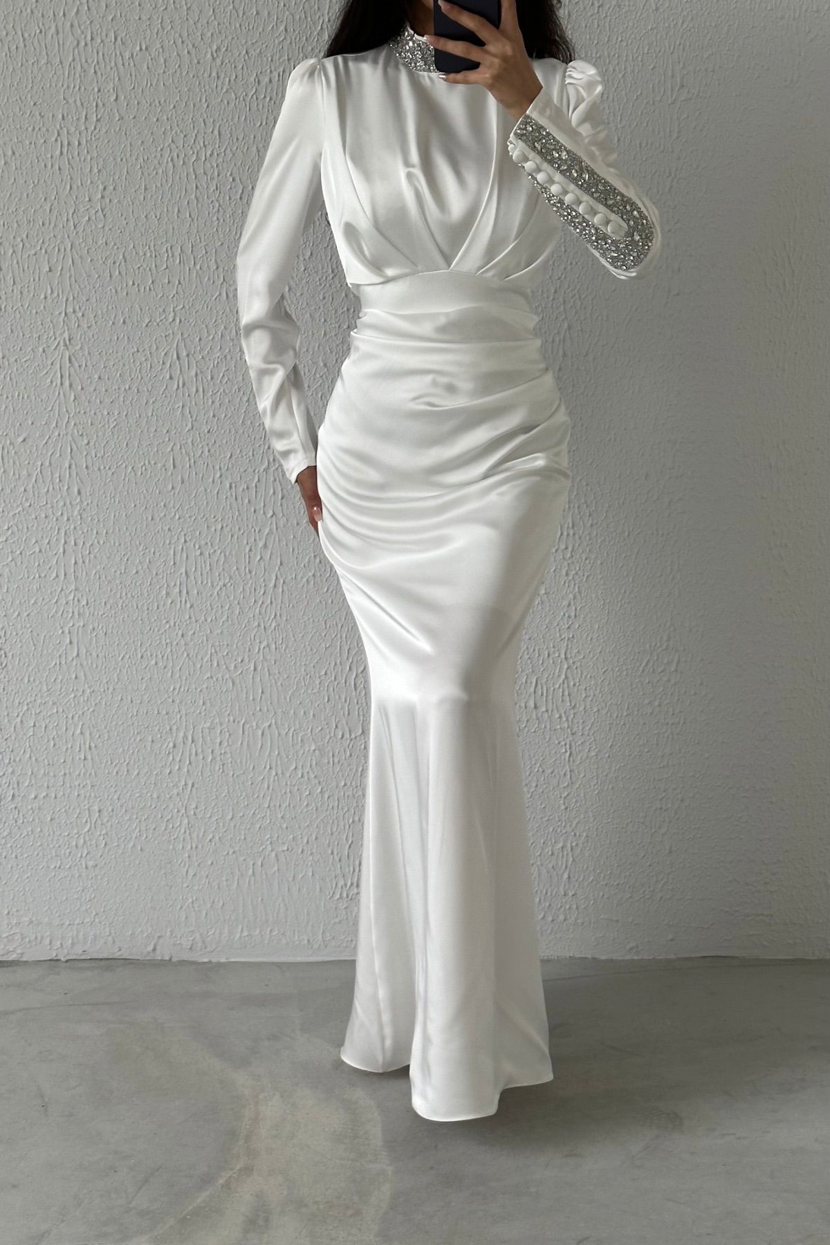 Moder Tasarım Kolu Ve Yakası Taş Detaylı Saten Tesettür Abiye Ekru