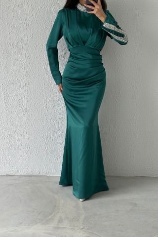Moder Tasarım Kolu Ve Yakası Taş Detaylı Saten Tesettür Abiye Zümrüt Yeşili