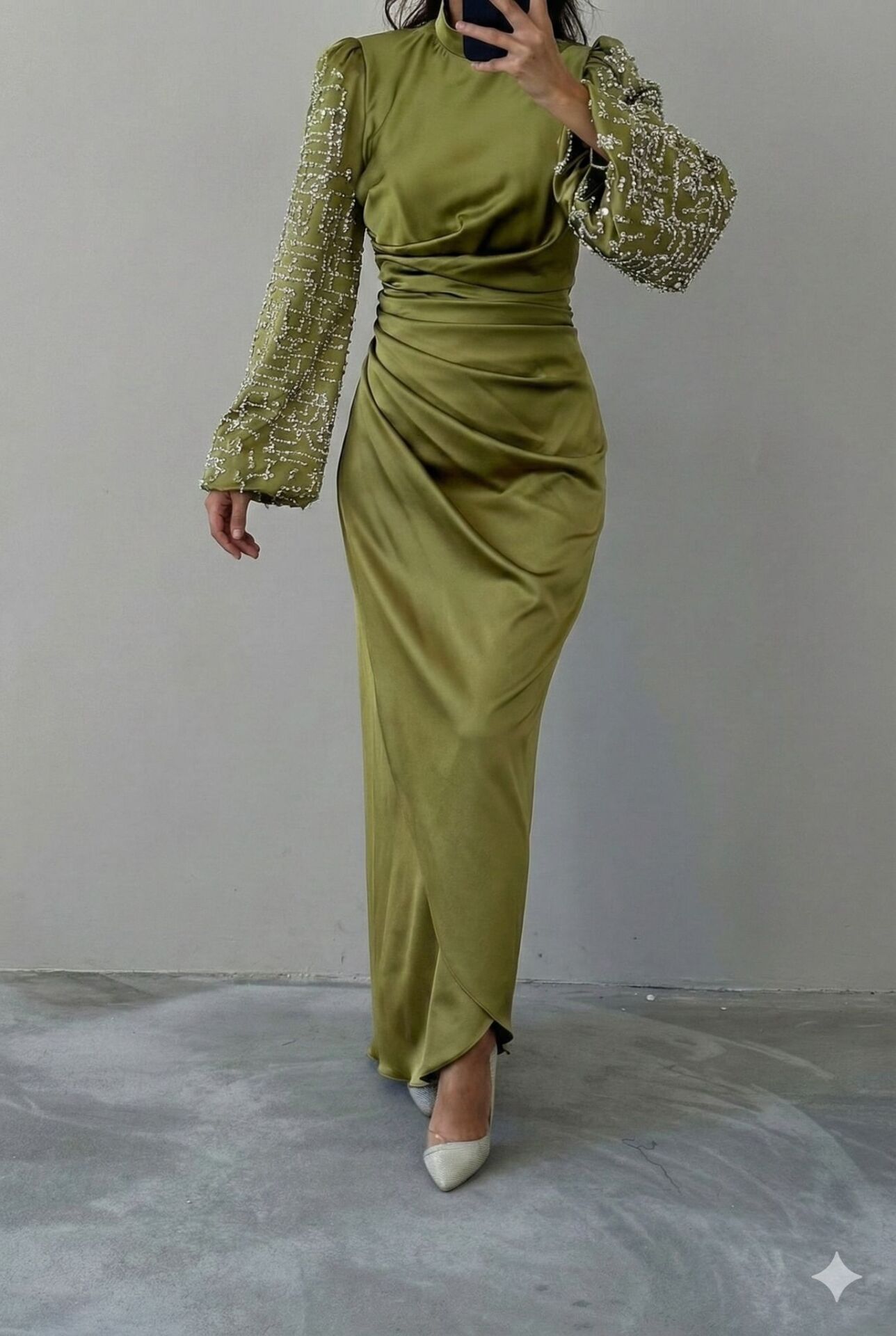 Zarif Duruş:Belden Büzgülü Kolları Taşlı Saten Tesettür Abiye Yağ Yeşili