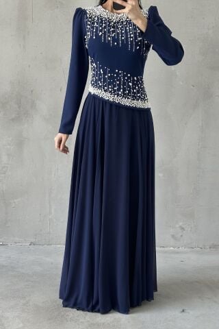 فستان سهرة من مينا حجاب، لون كحلي