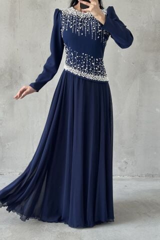 فستان سهرة من مينا حجاب، لون كحلي