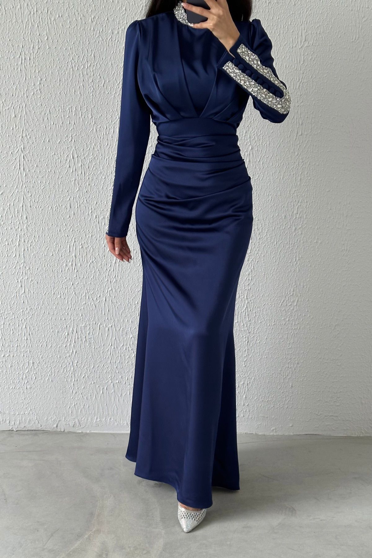 Moder Tasarım Kolu Ve Yakası Taş Detaylı Saten Tesettür Abiye Lacivert