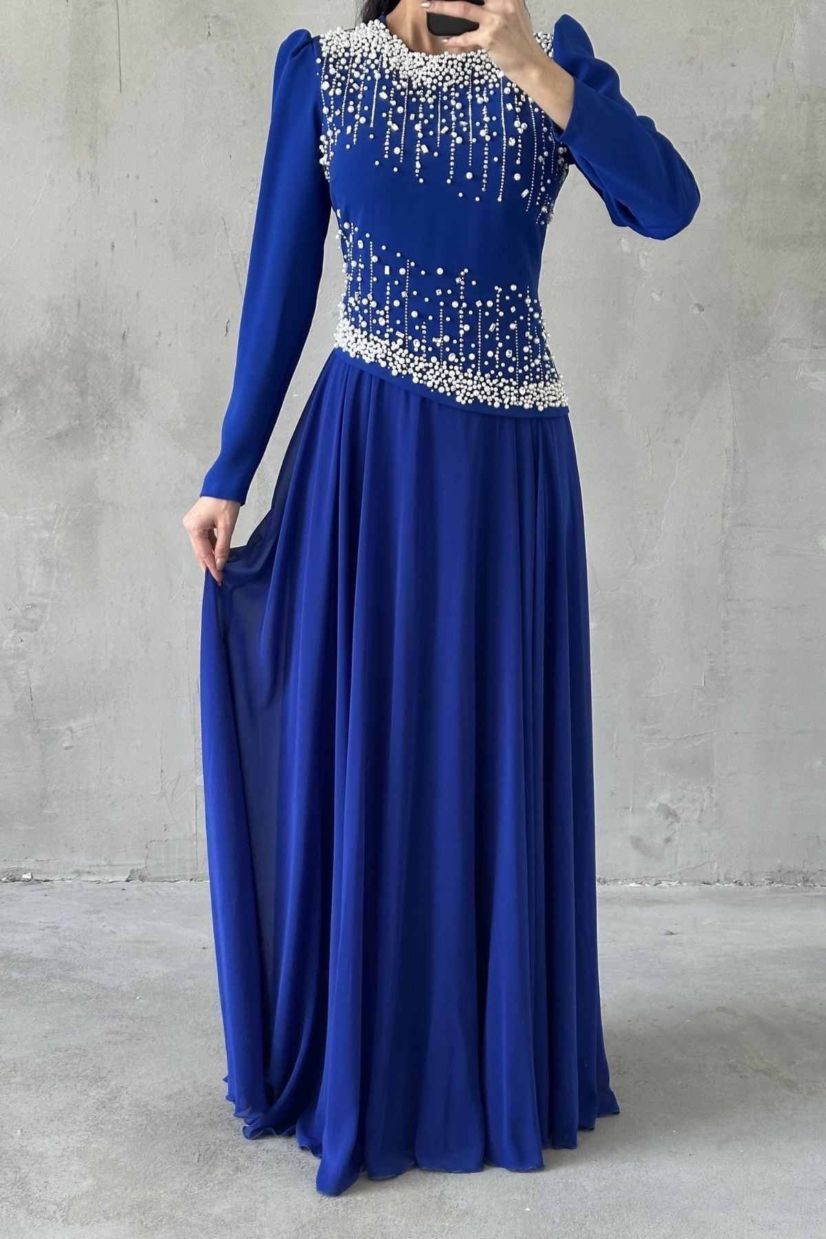 فستان سهرة من مينا حجاب، أزرق ملكي