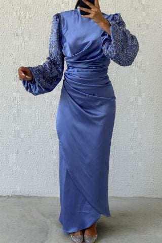 Zarif Duruş:Belden Büzgülü Kolları Taşlı Saten Tesettür Abiye İndigo