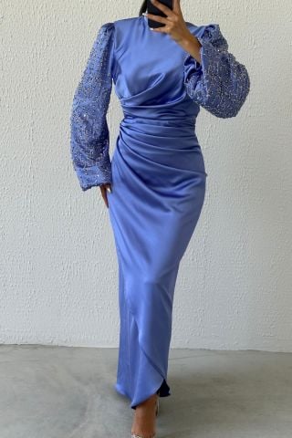 Zarif Duruş:Belden Büzgülü Kolları Taşlı Saten Tesettür Abiye İndigo