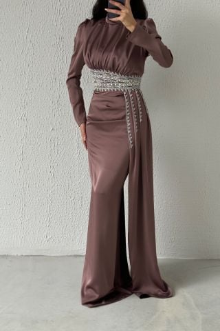Taş Detaylı Kuyruğuyla Şık Saten Tesettür Abiye Vizon