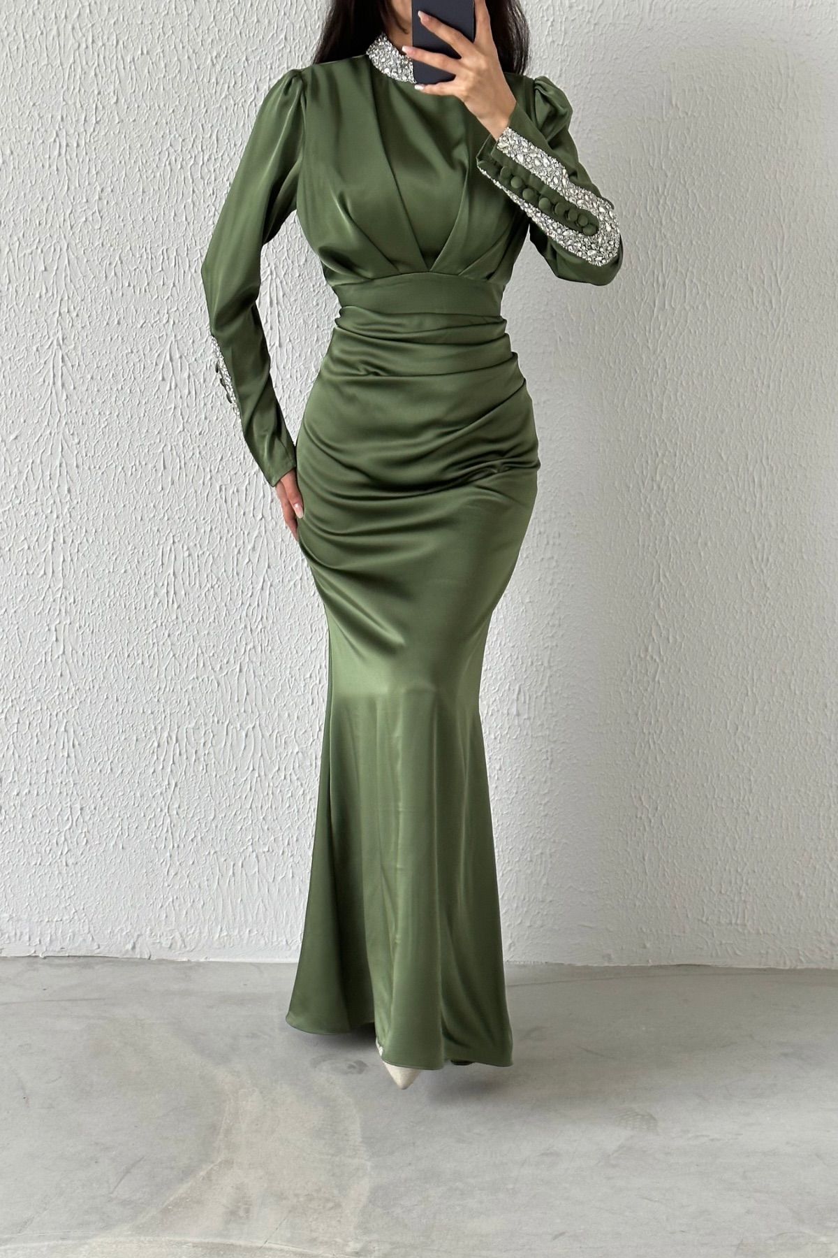 Moder Tasarım Kolu Ve Yakası Taş Detaylı Saten Tesettür Abiye Haki