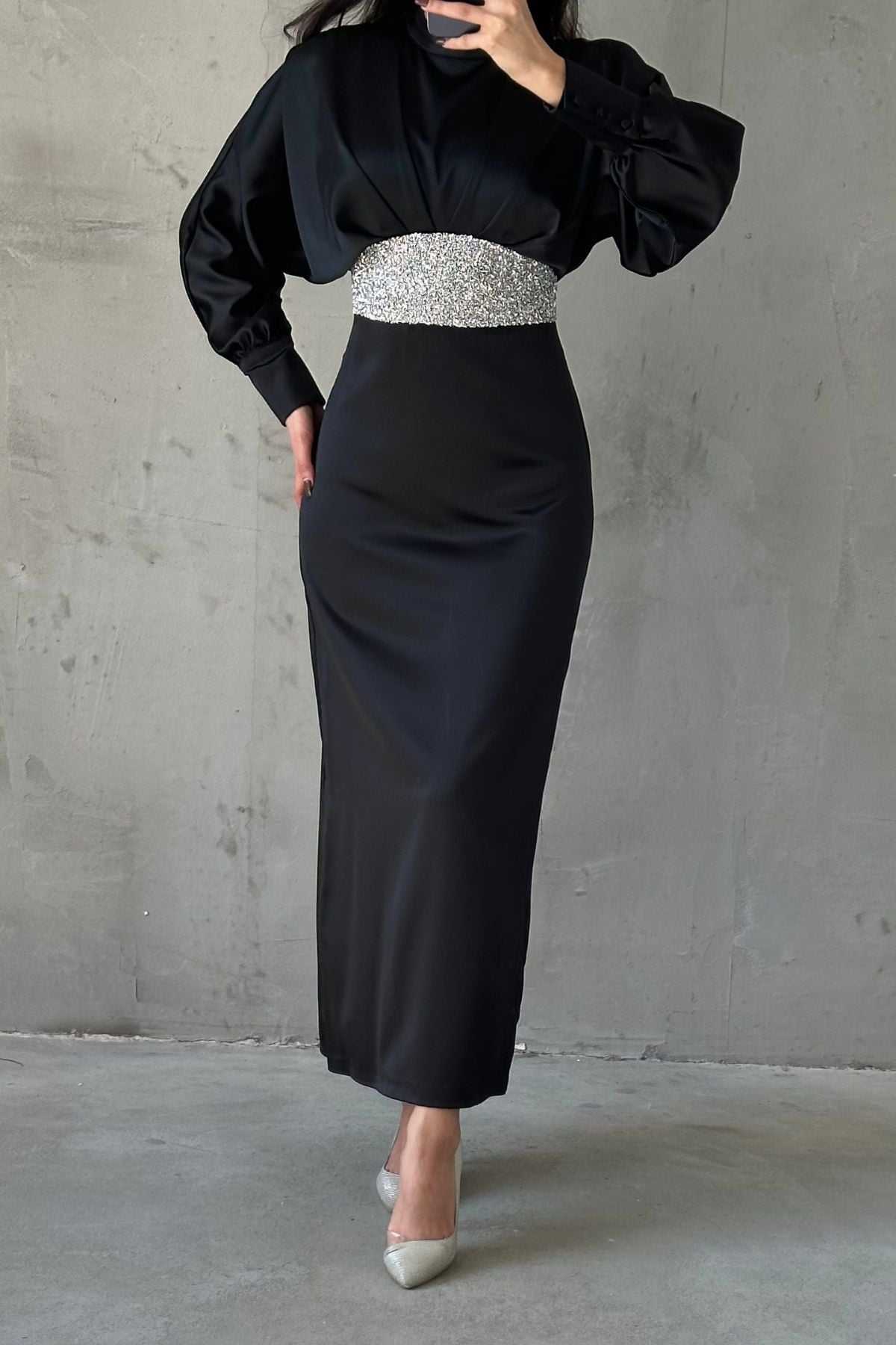 Modern Tasarım Kolu Düğmeli Saten Tesettür Abiye Siyah