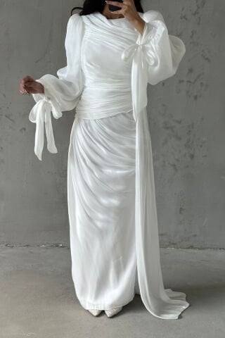 Flowing Fabric Tail Detailed Hijab Evening Dress White