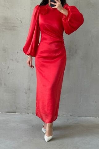 Zarif Gül Broş Detaylı Organze Kumaş Tesettür Abiye Kırmızı