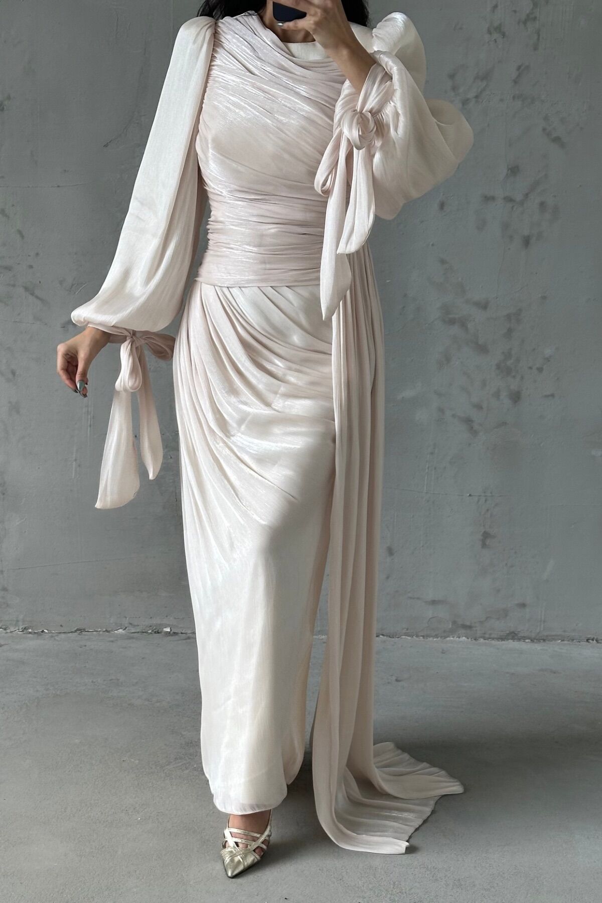 Flowing Fabric Tail Detailed Hijab Evening Dress Cream