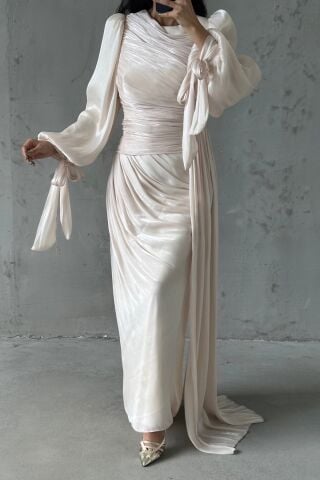 Flowing Fabric Tail Detailed Hijab Evening Dress Cream