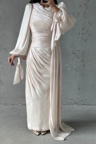 Flowing Fabric Tail Detailed Hijab Evening Dress Cream