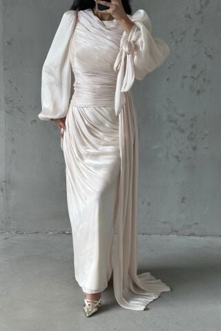 Flowing Fabric Tail Detailed Hijab Evening Dress Cream