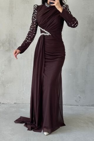 Eşsiz Süslemeli Kuyruklu Tesettür Abiye Acı Kahve