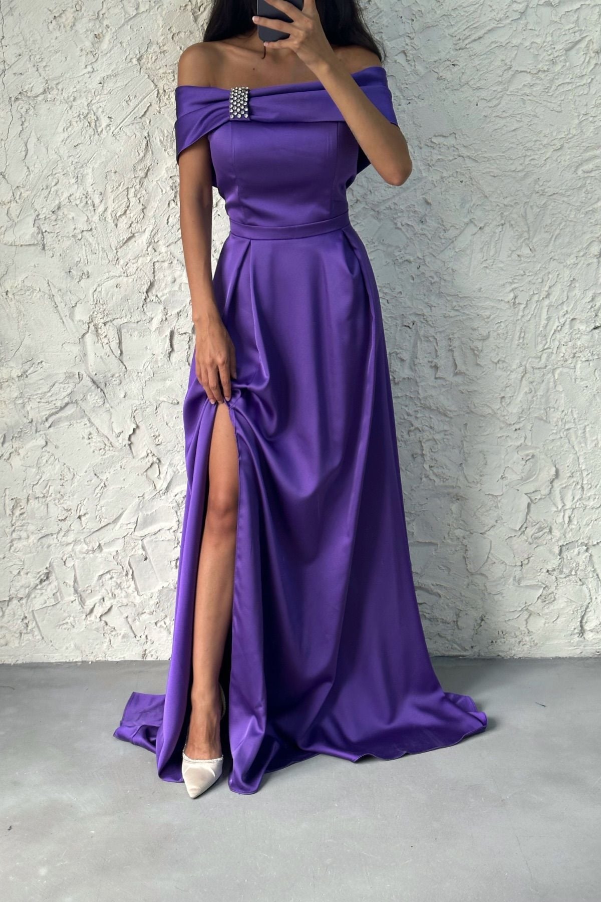 Stone Detailed Slit Satin Evening Dress Lilac