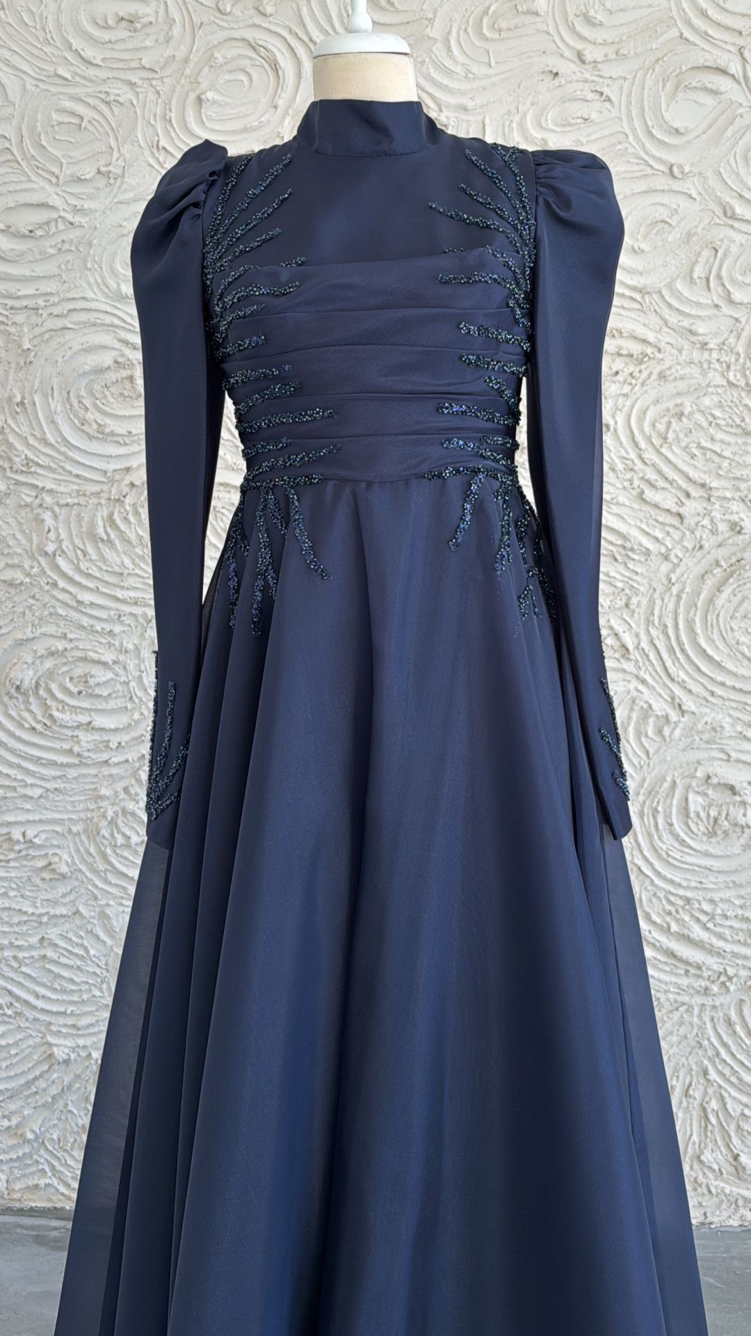 Zarif Taş İşlemeli Piliseli Organze Tesettür Abiye Lacivert