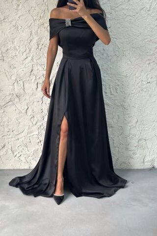 Üstü Taş Detaylı Yırtmaçlı Saten Abiye Siyah