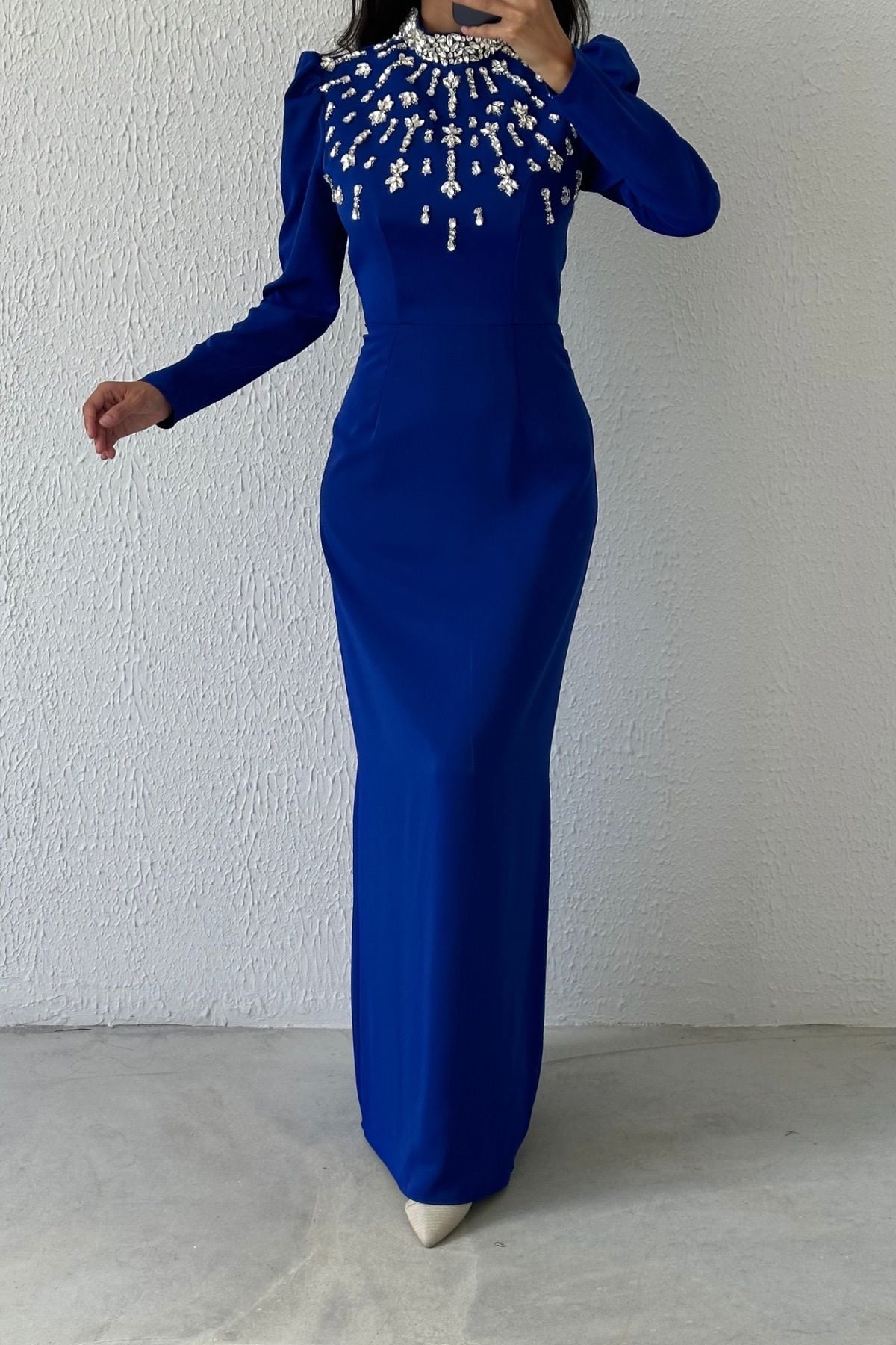 Işıldayan Zarafet: Taş Detaylı Saten Tesettür Abiye Saks Mavisi