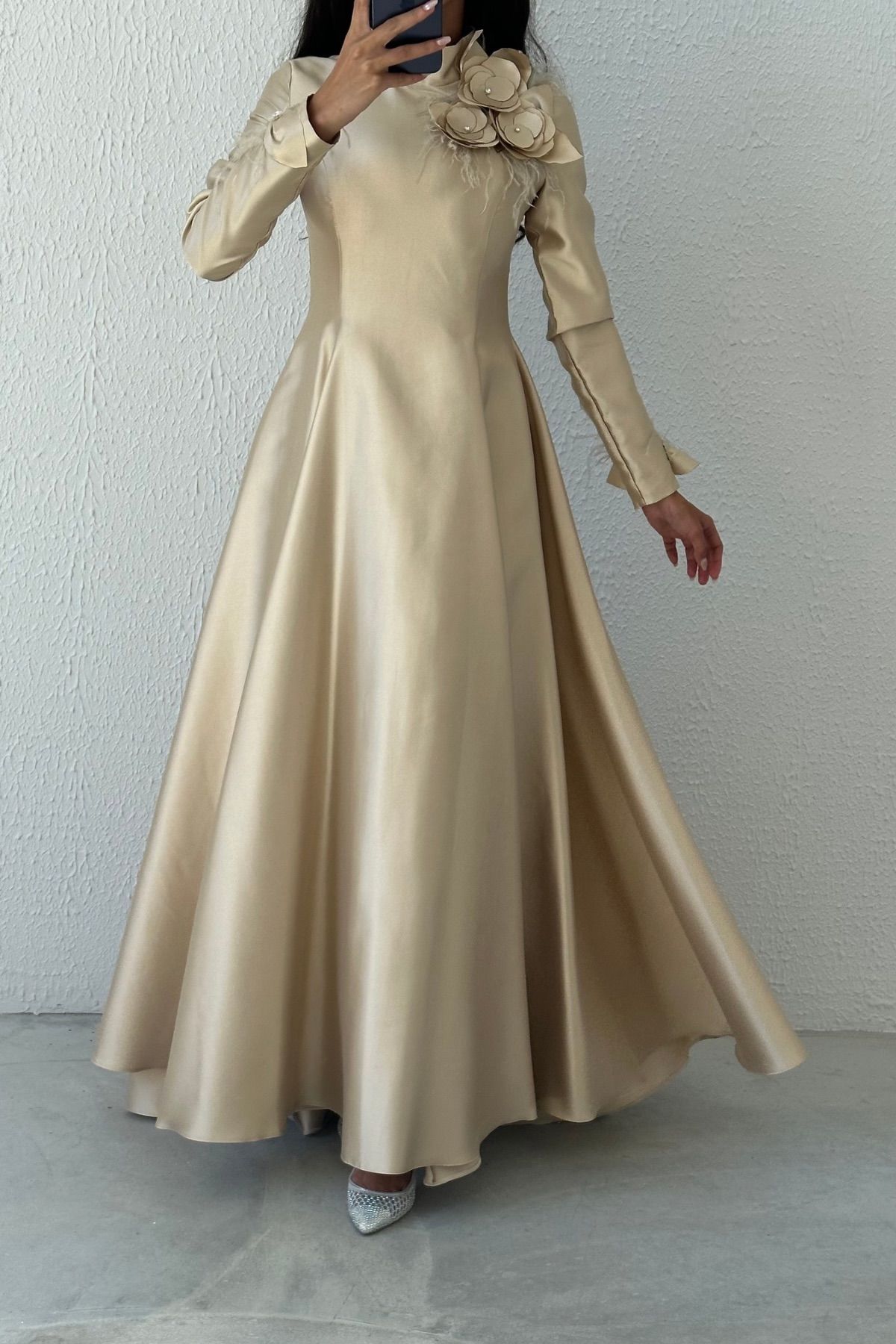 Broş Detaylı Asil Saten Tesettür Abiye Gold