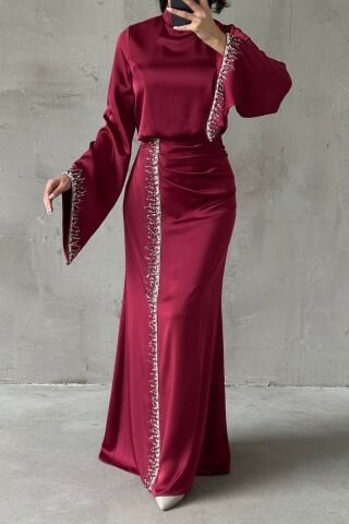 Dökümlü Kol Işıltılı İşlemeli Saten Tesettür Abiye Bordo