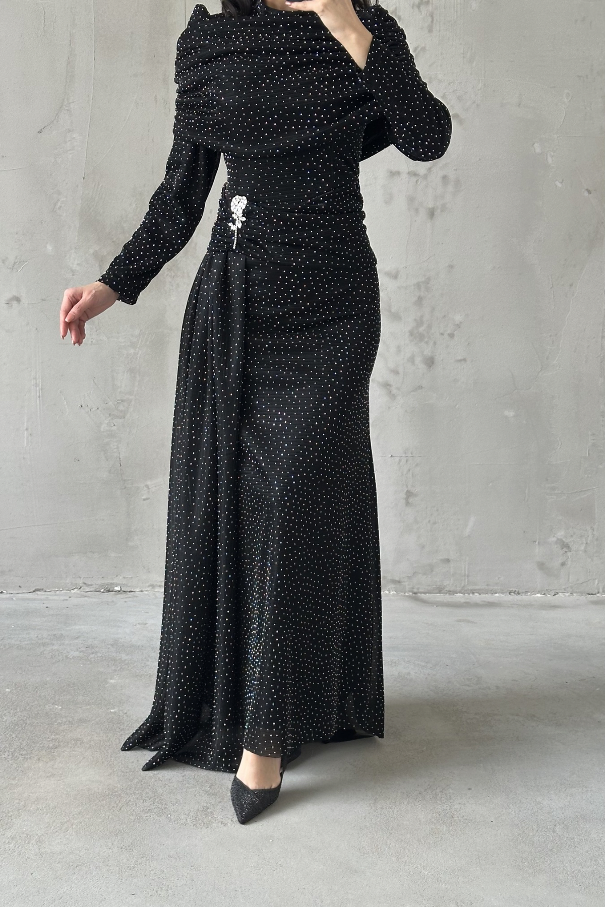 فستان سهرة أسود من حجاب ألارا