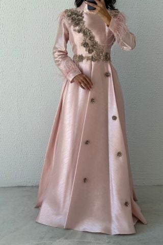 Elegan Tüy Detaylı Saten Tesettür Abiye Pudra