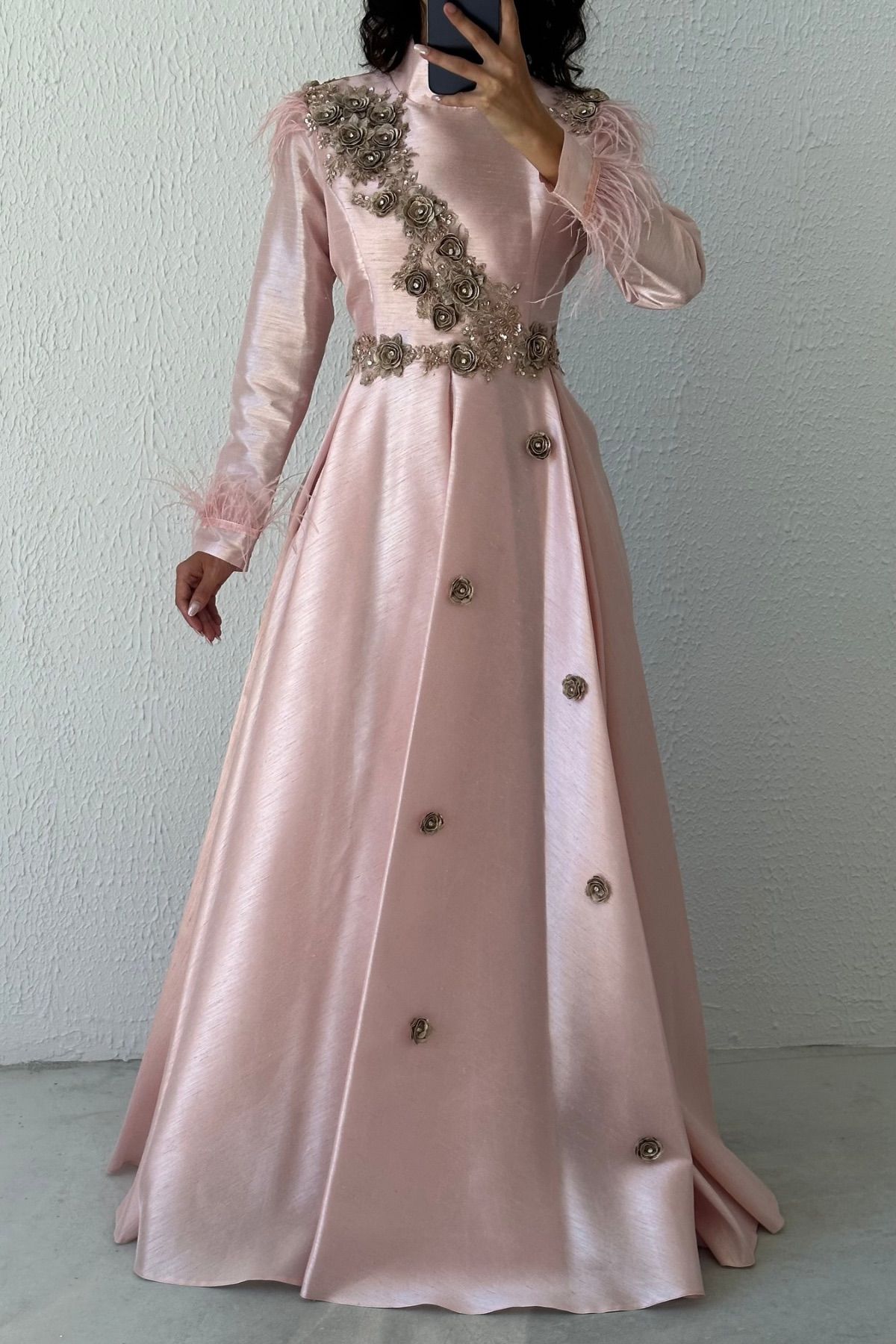 Elegan Tüy Detaylı Saten Tesettür Abiye Pudra