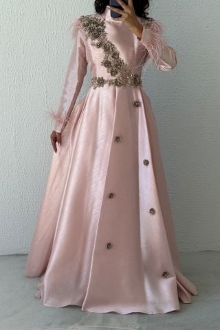 Elegan Tüy Detaylı Saten Tesettür Abiye Pudra