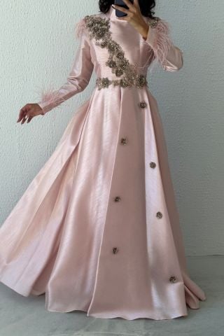Elegan Tüy Detaylı Saten Tesettür Abiye Pudra