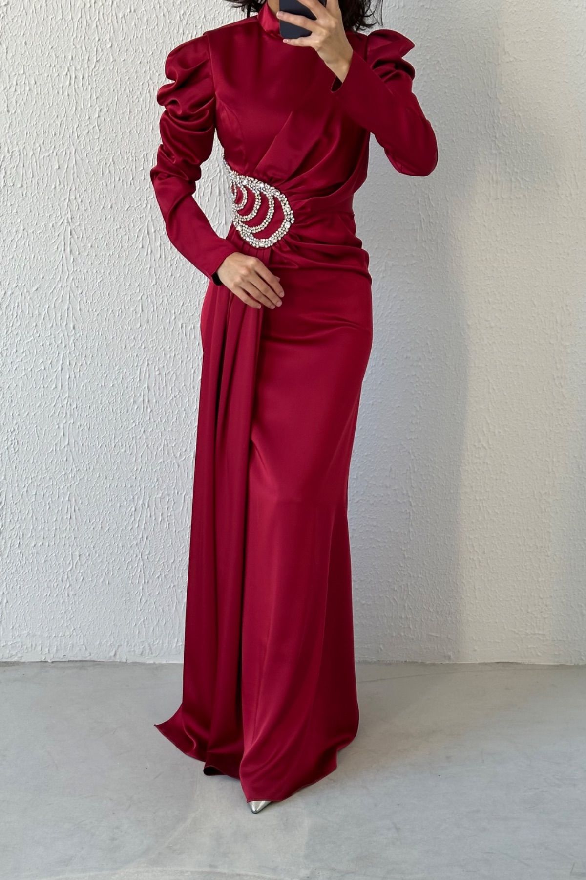 İnce Detaylarıya Eşssiz Saten Kumaş Tesettür Abiye Bordo