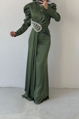 İnce Detaylarıya Eşssiz Saten Kumaş Tesettür Abiye Haki