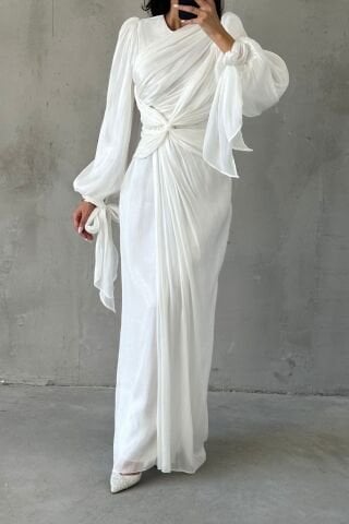 Zarif Tasarım Drape Detaylı Tesettür Abiye Ekru