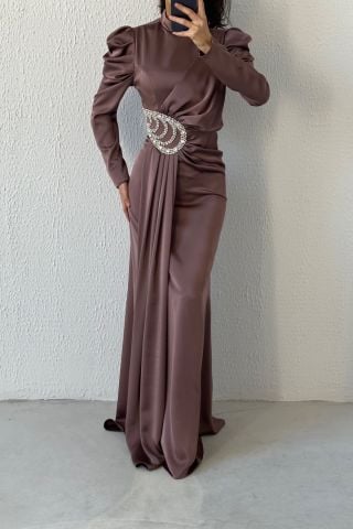 İnce Detaylarıya Eşssiz Saten Kumaş Tesettür Abiye Vizon