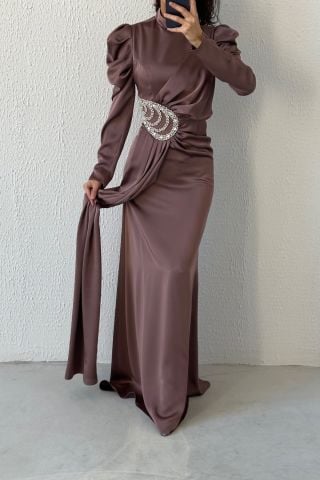 İnce Detaylarıya Eşssiz Saten Kumaş Tesettür Abiye Vizon