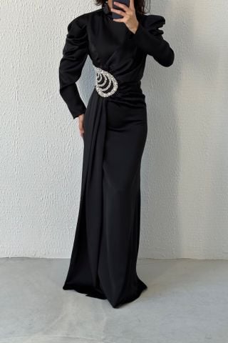 İnce Detaylarıya Eşssiz Saten Kumaş Tesettür Abiye Siyah