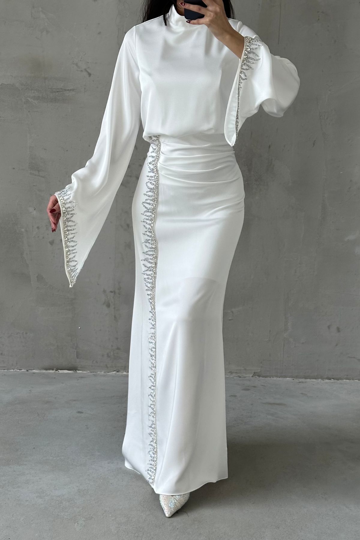 Flowing Sleeve Sparkly Embroidered Satin Hijab Evening Dress Ecru
